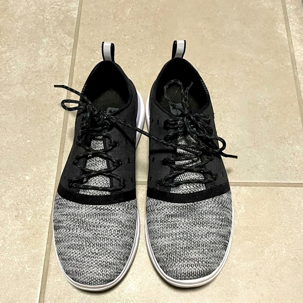 Sz 7.5 under armour tennis shoes